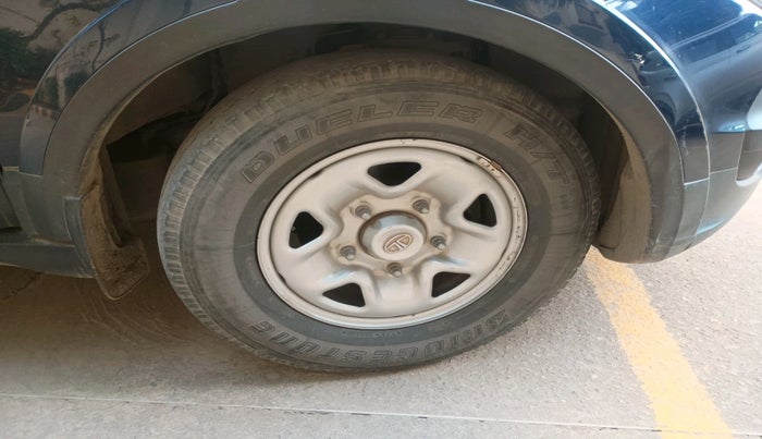 2018 Tata Hexa XM 4X2 7 STR, Diesel, Manual, 78,562 km, tyre