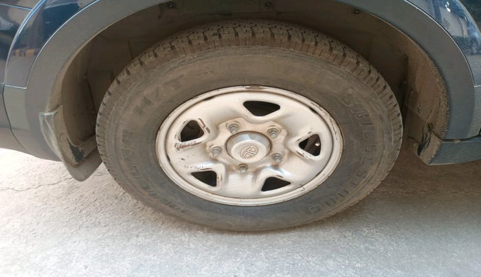 2018 Tata Hexa XM 4X2 7 STR, Diesel, Manual, 78,562 km, tyre