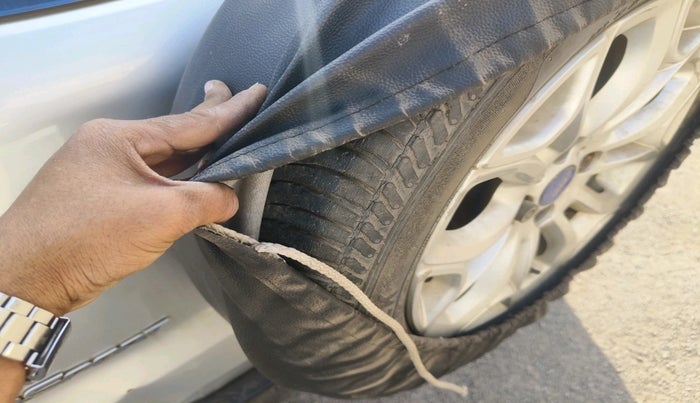 2014 Ford Ecosport TITANIUM 1.5L DIESEL (OPT), Diesel, Manual, 1,27,286 km, tyre