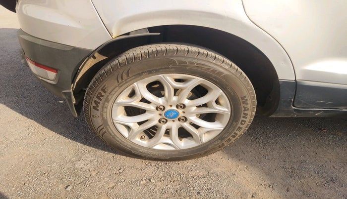 2014 Ford Ecosport TITANIUM 1.5L DIESEL (OPT), Diesel, Manual, 1,27,286 km, tyre