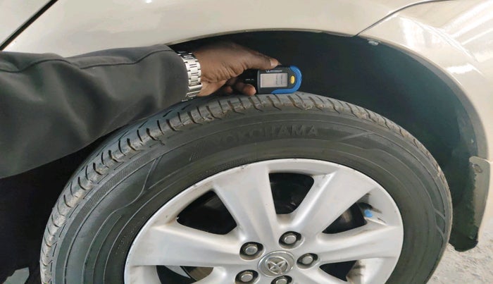 2013 Toyota Corolla Altis G DIESEL, Diesel, Manual, 1,39,094 km, tyre