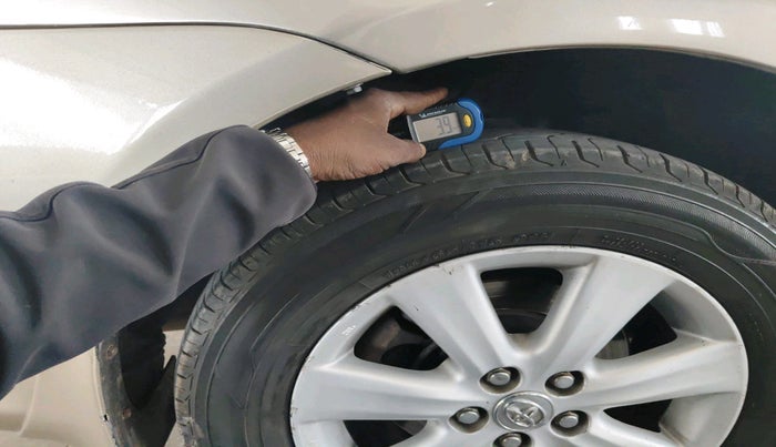 2013 Toyota Corolla Altis G DIESEL, Diesel, Manual, 1,39,094 km, tyre