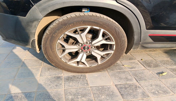 2019 KIA SELTOS GTX PLUS DCT 1.4 PETROL, Petrol, Automatic, 1,00,650 km, tyre