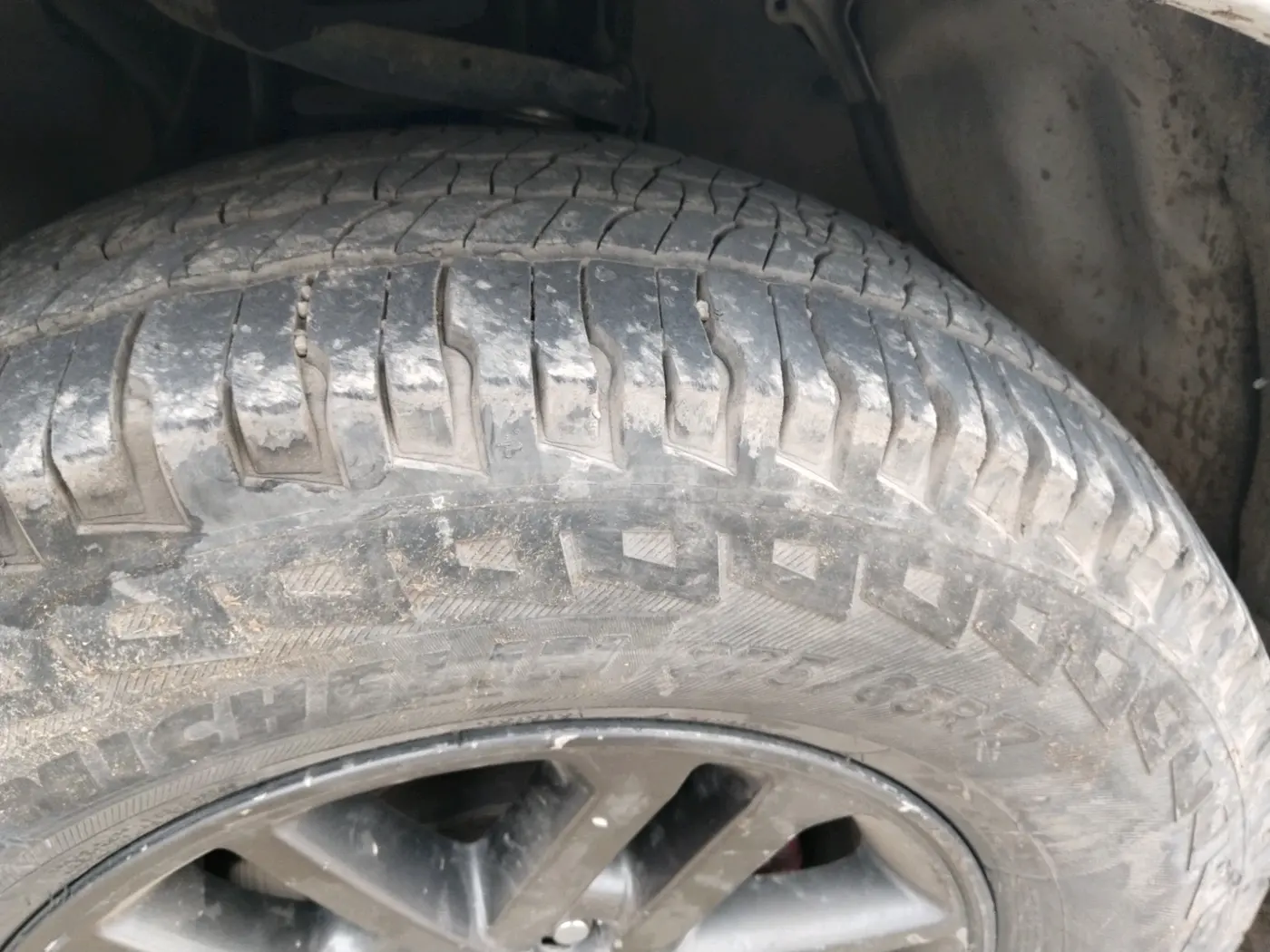 2014 Toyota Fortuner 3.0 4X2 MT, Diesel, Manual, 1,98,004 km, tyre