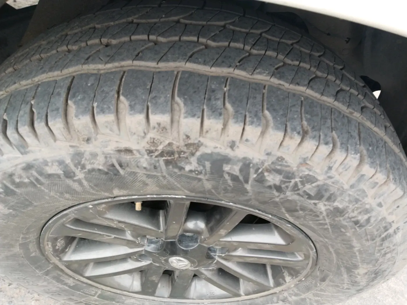 2014 Toyota Fortuner 3.0 4X2 MT, Diesel, Manual, 1,98,004 km, tyre