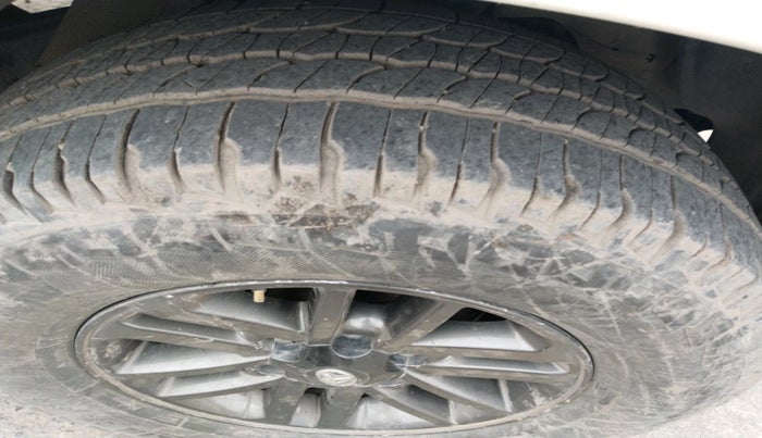 2014 Toyota Fortuner 3.0 4X2 MT, Diesel, Manual, 1,98,004 km, tyre