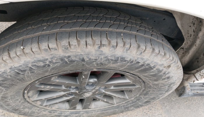 2014 Toyota Fortuner 3.0 4X2 MT, Diesel, Manual, 1,98,004 km, tyre