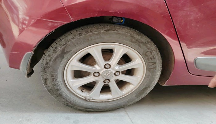 2015 Hyundai Grand i10 ASTA AT 1.2 KAPPA VTVT, Petrol, Automatic, 1,38,864 km, tyre