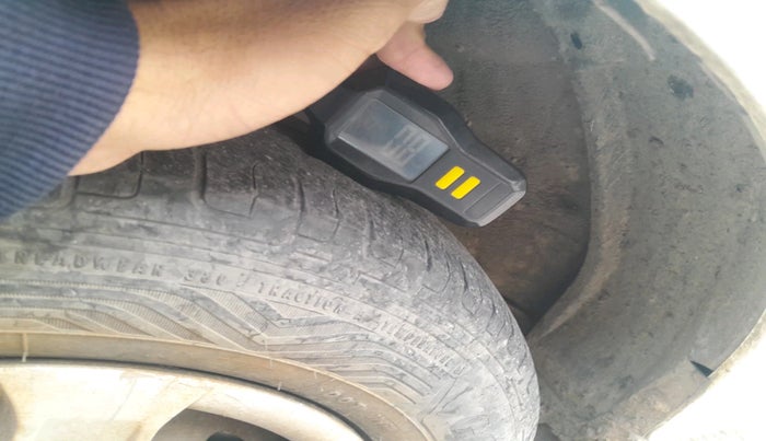 2011 Hyundai Accent GLE, Petrol, Manual, 1,91,328 km, tyre