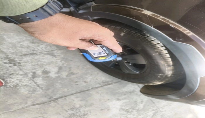 2019 Tata Hexa XM PLUS 4X2 7 STR, Diesel, Manual, 1,31,863 km, tyre