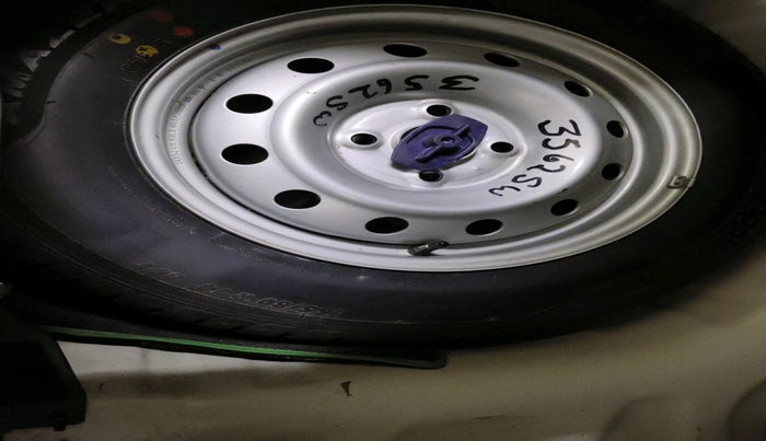 2019 Maruti Swift LXI, Petrol, Manual, 31,582 km, tyre