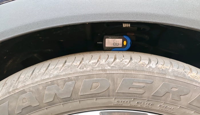 2025 Mahindra XUV700 AX 7 LUXURY D AT 7 STR, Diesel, Automatic, 20,599 km, tyre