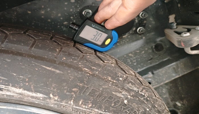 2025 Mahindra XUV700 AX 7 LUXURY D AT 7 STR, Diesel, Automatic, 20,599 km, tyre