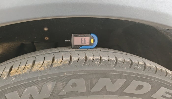 2025 Mahindra XUV700 AX 7 LUXURY D AT 7 STR, Diesel, Automatic, 20,599 km, tyre