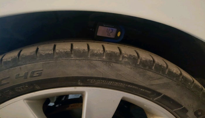 2012 Hyundai Verna FLUIDIC 1.6 VTVT SX, Petrol, Manual, 1,37,640 km, tyre