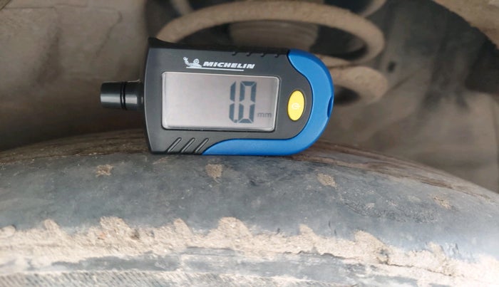 2011 Hyundai i20 MAGNA 1.2, Petrol, Manual, 1,07,674 km, tyre