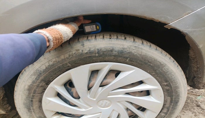 2020 Maruti Ertiga VXI SHVS, Petrol, Manual, 51,893 km, tyre