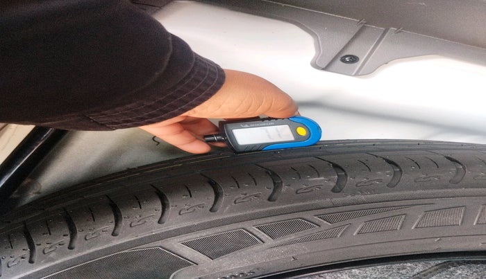 2025 Hyundai Creta E 1.5 PETROL, Petrol, Manual, 4,180 km, tyre