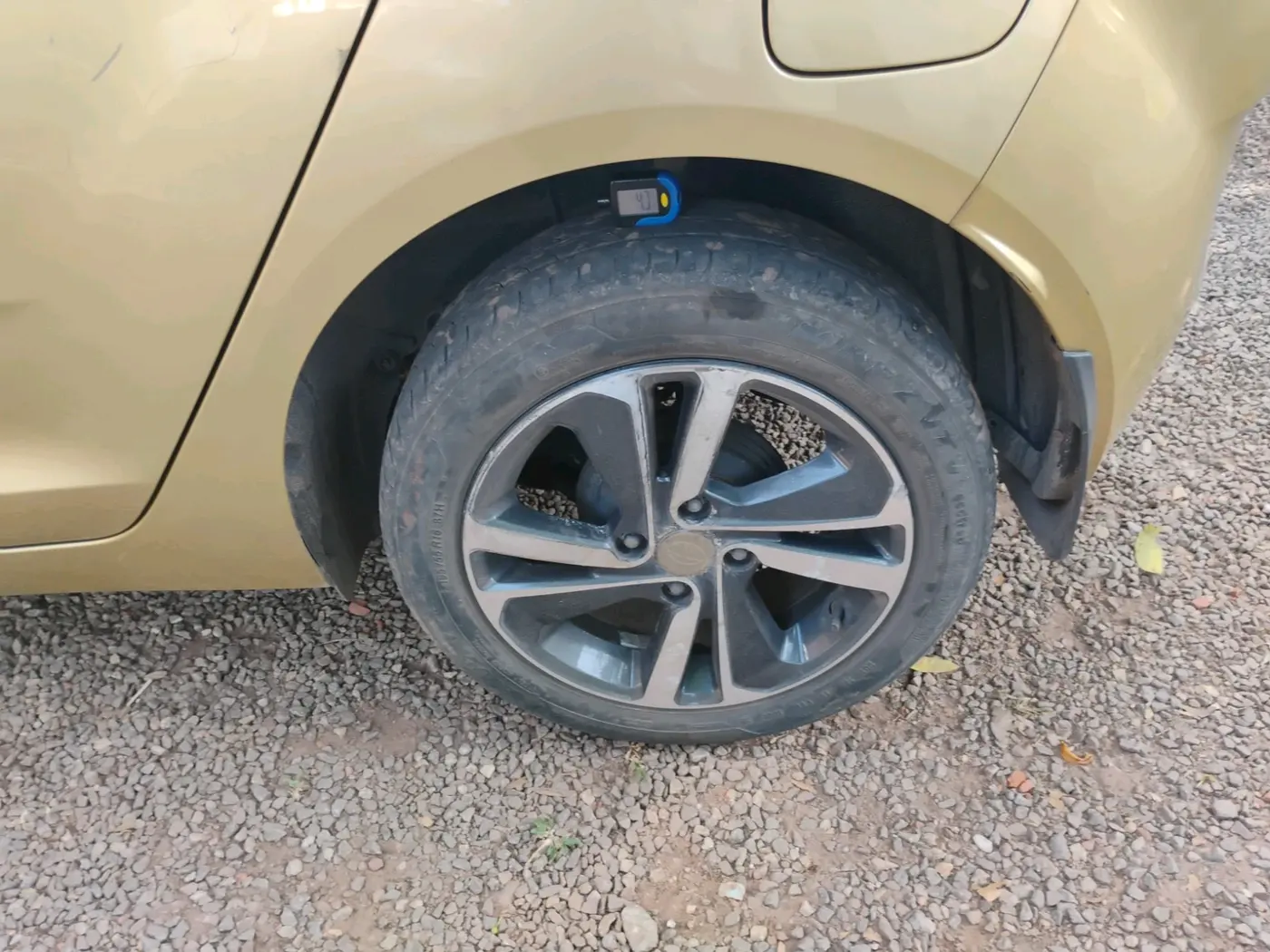 2020 Tata ALTROZ XZ PETROL, Petrol, Manual, 37,621 km, tyre