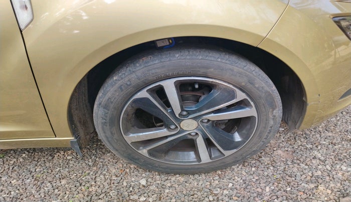 2020 Tata ALTROZ XZ PETROL, Petrol, Manual, 37,621 km, tyre