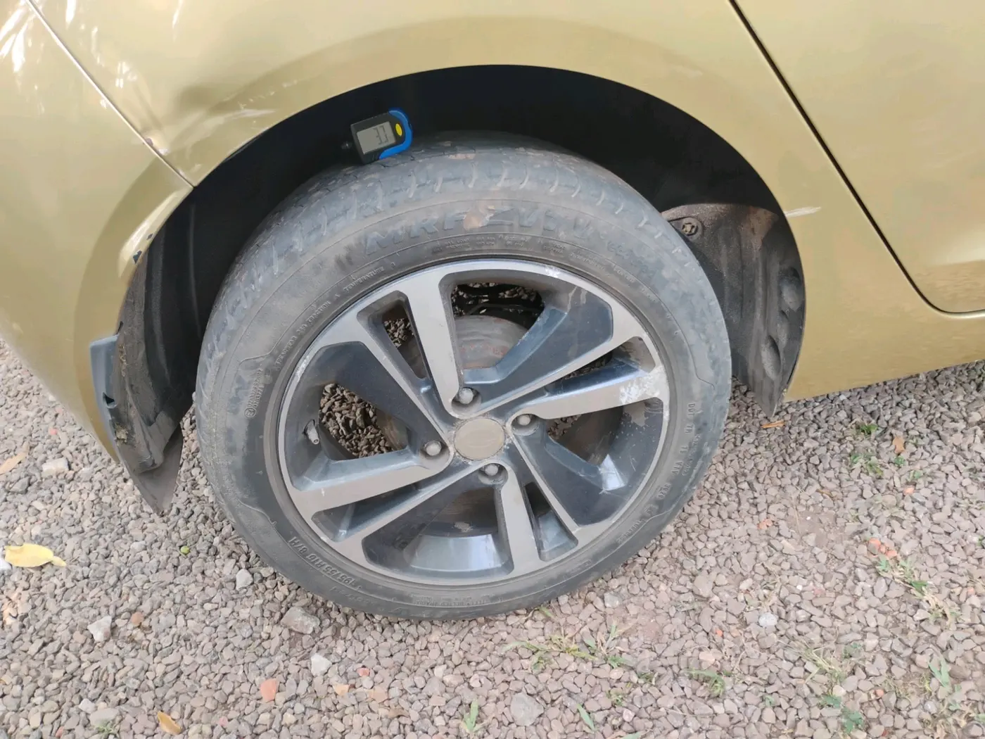 2020 Tata ALTROZ XZ PETROL, Petrol, Manual, 37,621 km, tyre