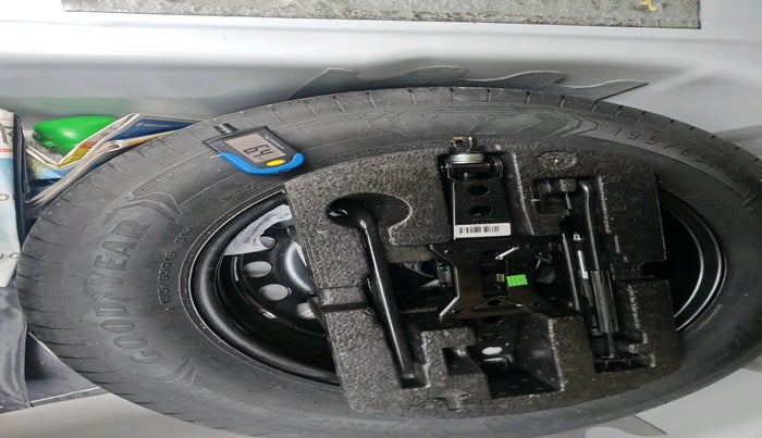 2022 Volkswagen VIRTUS TOPLINE TSI 1.0 MT, Petrol, Manual, 14,257 km, tyre