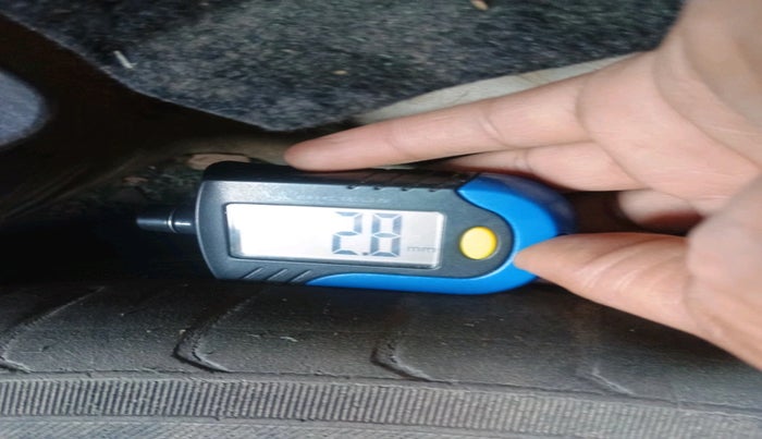 2013 Maruti Swift Dzire VXI, Petrol, Manual, 1,57,157 km, tyre