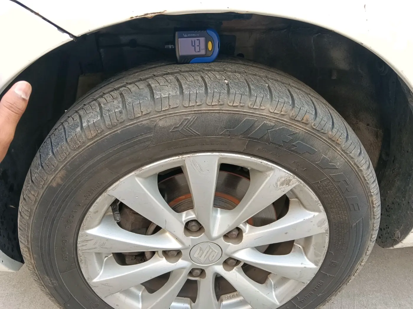 2012 Maruti Ertiga ZDI, Diesel, Manual, 1,86,115 km, tyre