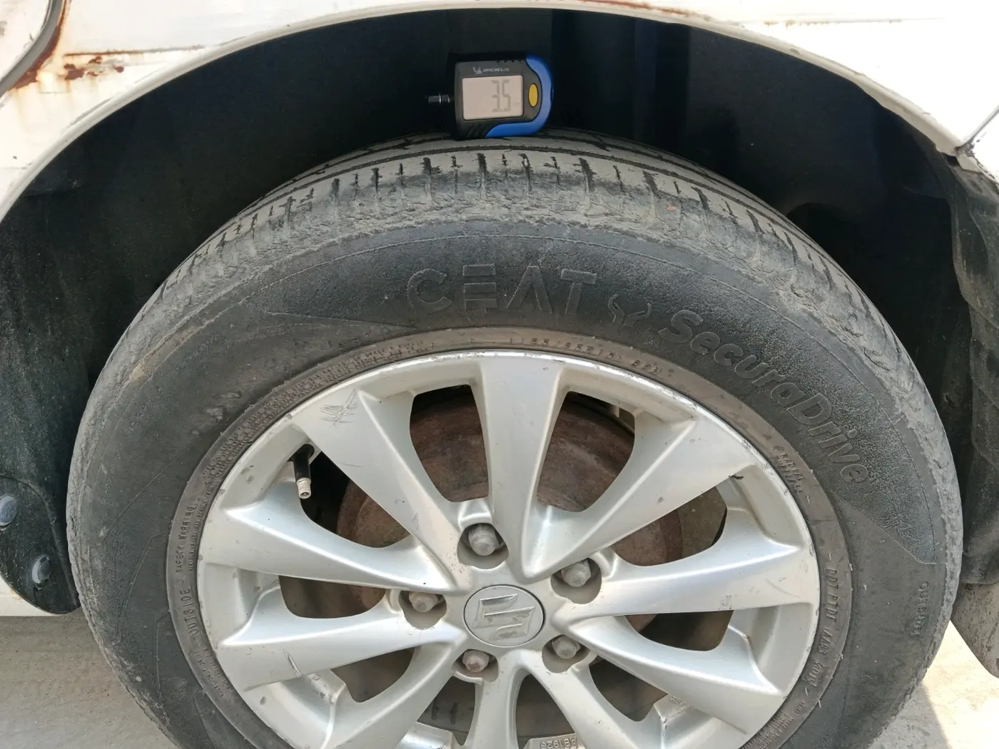 2012 Maruti Ertiga ZDI, Diesel, Manual, 1,86,115 km, tyre