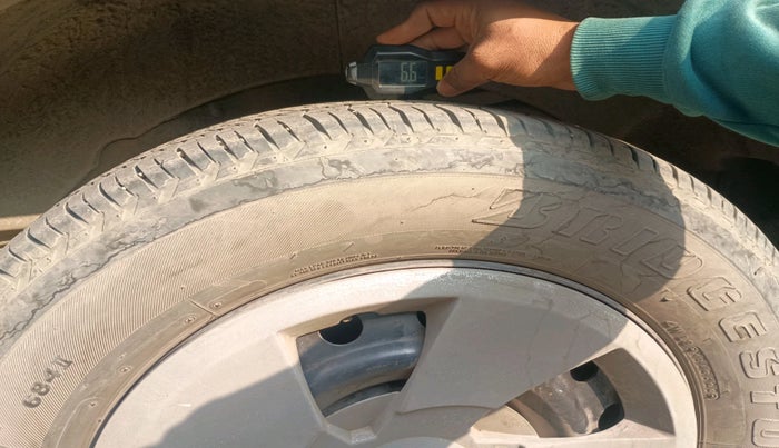 2017 Mahindra XUV500 W6, Diesel, Manual, 1,69,730 km, tyre