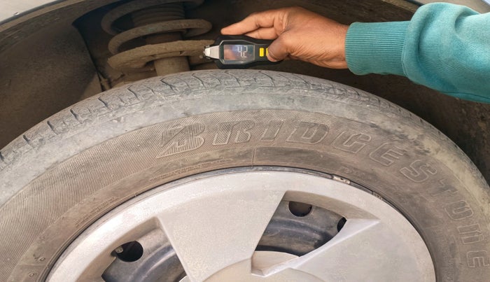 2017 Mahindra XUV500 W6, Diesel, Manual, 1,69,730 km, tyre