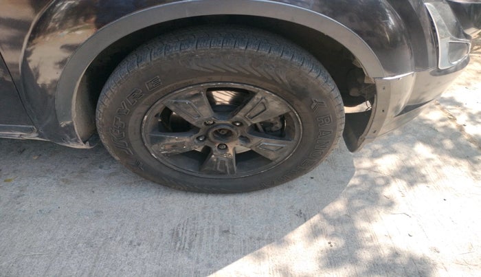 2015 Mahindra XUV500 W10, Diesel, Manual, 1,48,133 km, tyre