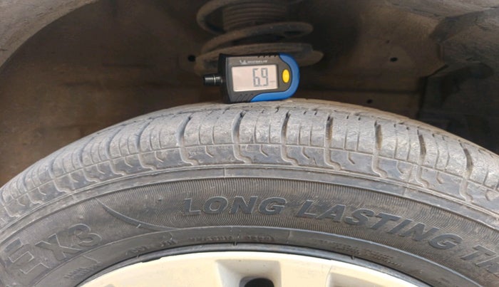 2013 Maruti Swift VXI, Petrol, Manual, 1,14,494 km, tyre