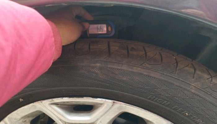 2013 Ford Ecosport TITANIUM 1.5L DIESEL, Diesel, Manual, 2,11,406 km, tyre