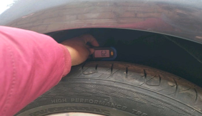 2013 Ford Ecosport TITANIUM 1.5L DIESEL, Diesel, Manual, 2,11,406 km, tyre