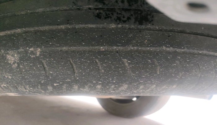 2017 Mahindra XUV500 W6 AT 1.99, Diesel, Automatic, 1,16,700 km, tyre