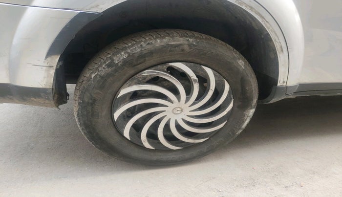 2017 Mahindra XUV500 W6 AT 1.99, Diesel, Automatic, 1,16,700 km, tyre