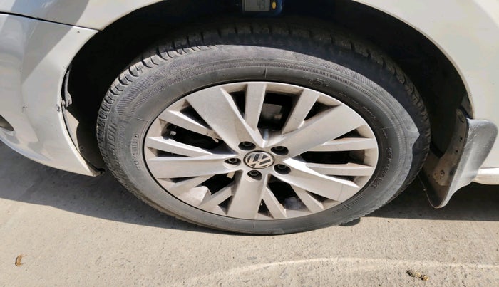 2015 Volkswagen Vento HIGHLINE 1.5 AT, Diesel, Automatic, 93,105 km, tyre