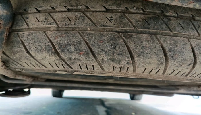 2018 Maruti Ertiga VXI CNG, Petrol, Manual, 86,560 km, tyre