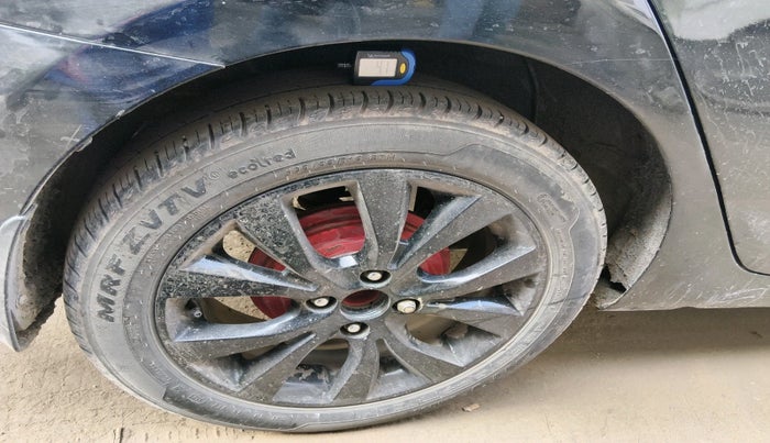 2017 Hyundai Verna 1.6 CRDI SX (O), Diesel, Manual, 1,40,531 km, tyre