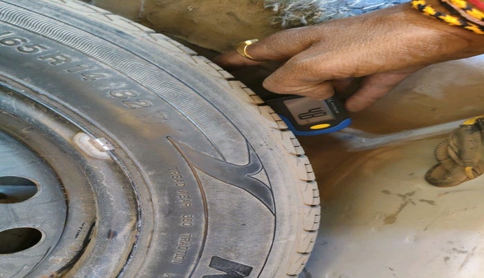 2015 Toyota Etios Liva GD, Diesel, Manual, 1,15,314 km, tyre