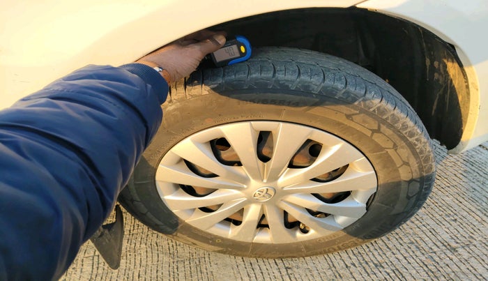 2015 Toyota Etios Liva GD, Diesel, Manual, 1,15,314 km, tyre