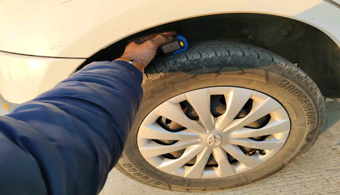 2015 Toyota Etios Liva GD, Diesel, Manual, 1,15,314 km, tyre