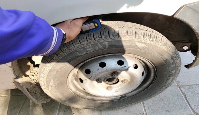 2011 Maruti Alto STD, Petrol, Manual, 1,59,867 km, tyre