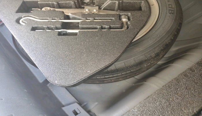 2019 Honda Civic 1.8L I-VTEC ZX CVT, Petrol, Automatic, 69,661 km, tyre