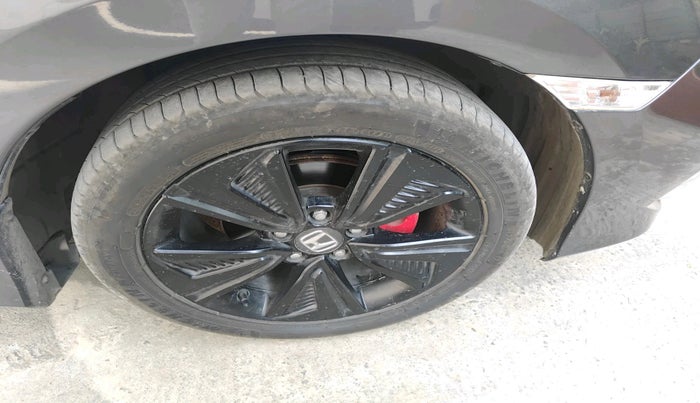 2019 Honda Civic 1.8L I-VTEC ZX CVT, Petrol, Automatic, 69,661 km, tyre