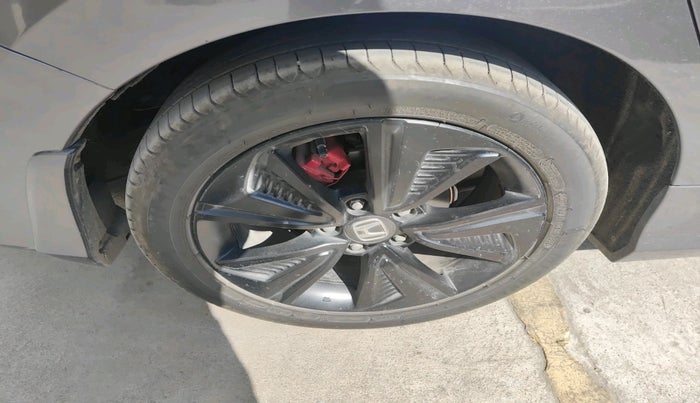 2019 Honda Civic 1.8L I-VTEC ZX CVT, Petrol, Automatic, 69,661 km, tyre