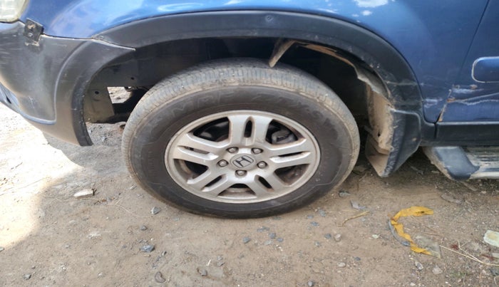 2004 Honda CRV 2.0L 2WD AT, Petrol, Automatic, 1,68,785 km, tyre