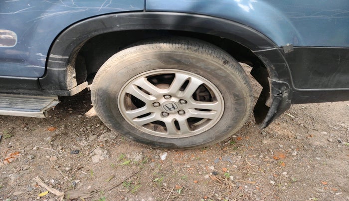 2004 Honda CRV 2.0L 2WD AT, Petrol, Automatic, 1,68,785 km, tyre