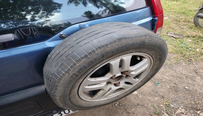 2004 Honda CRV 2.0L 2WD AT, Petrol, Automatic, 1,68,785 km, tyre